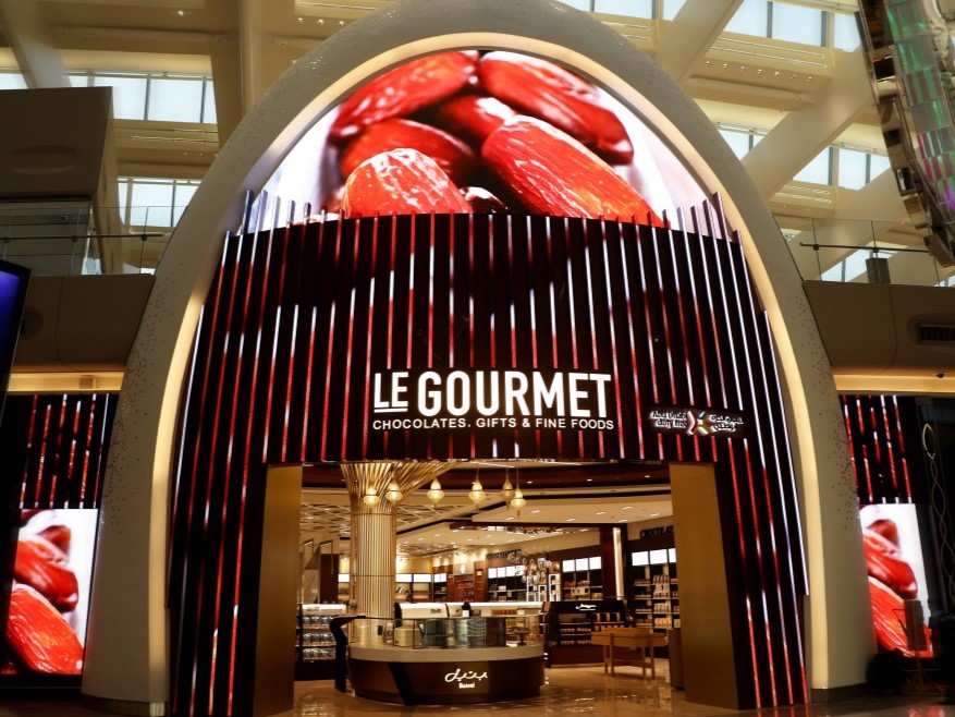 Curved digital display and side screens at Abu Dhabi Airport